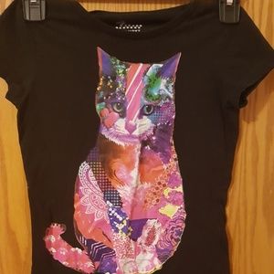 Super cute cat tee.